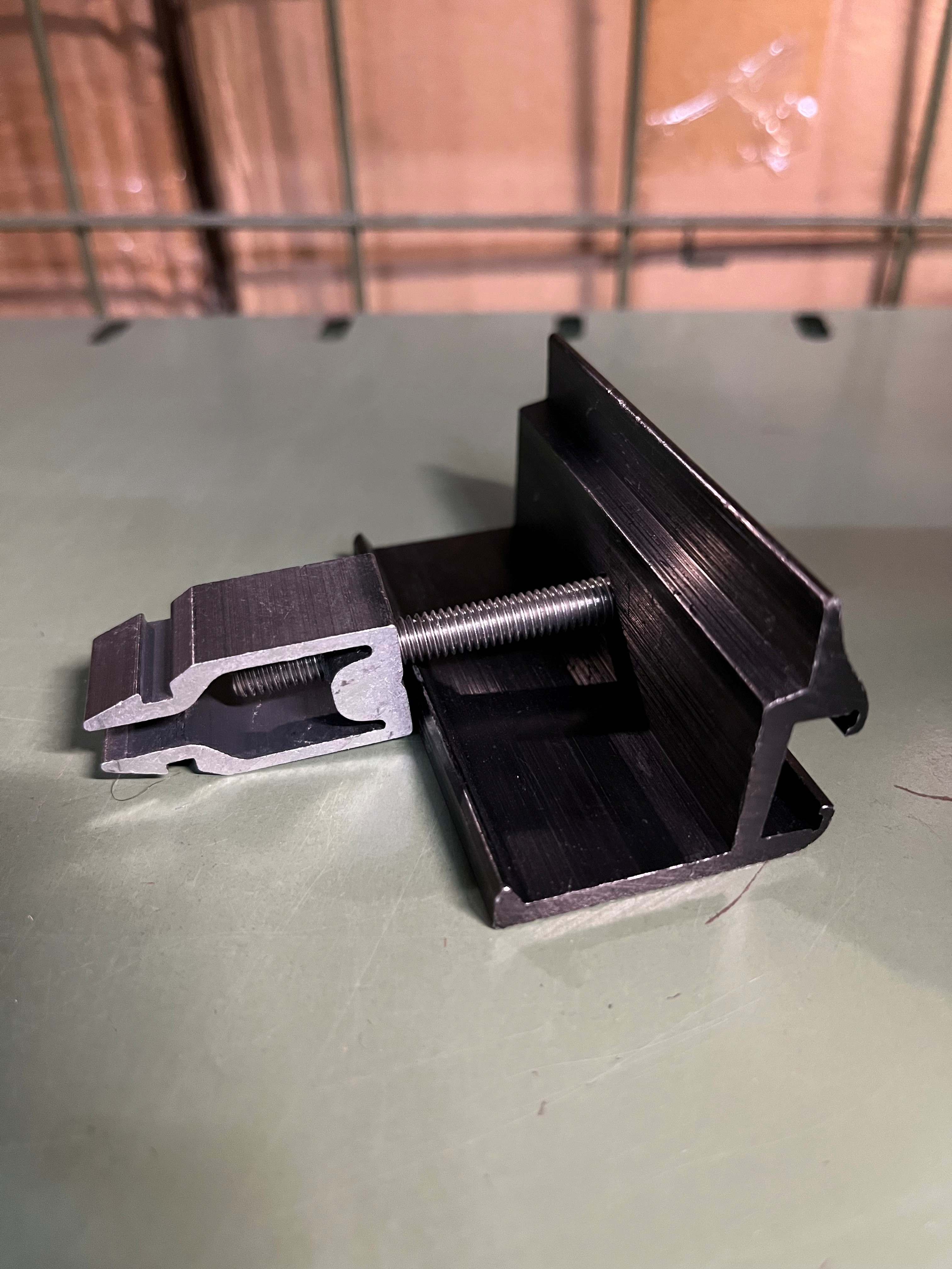 SL-Rack Modul Endklemme schwarz