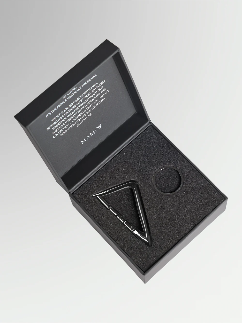 Original Cupra Schlüsselanhänger dreieckig gländend anodisiert Edelstahl  MAM x Cupra