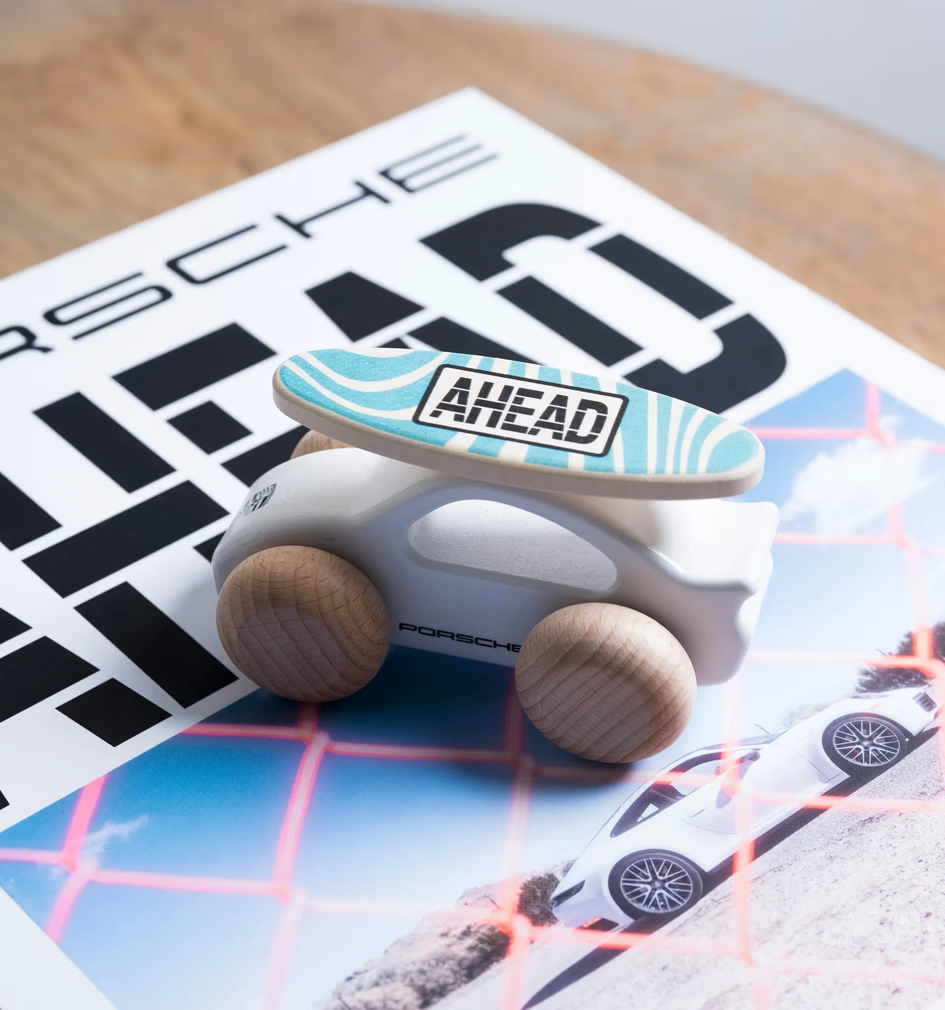 Original Porsche 911 Holzauto – AHEAD