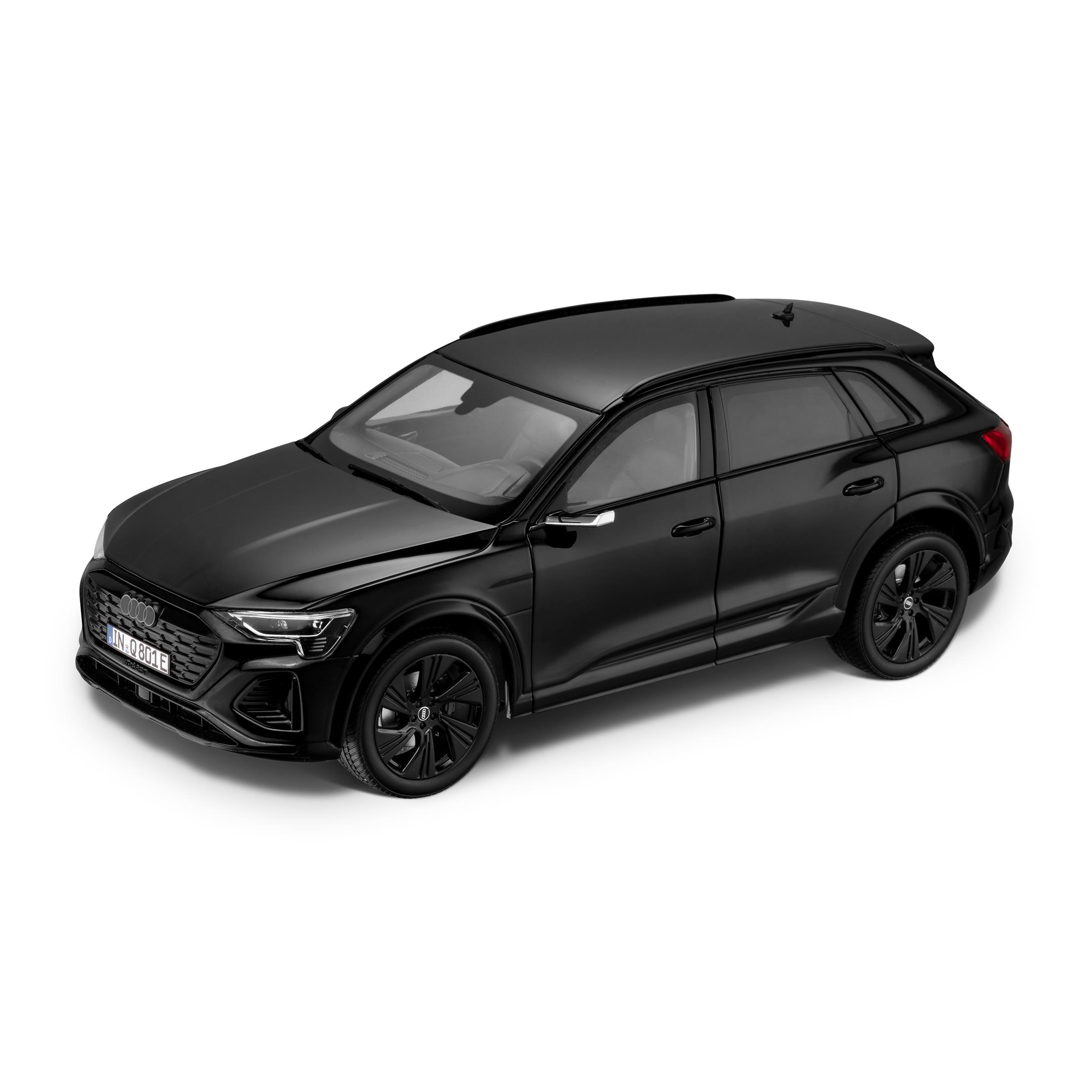 Original Audi Q8 e-tron, Modellauto, Mythosschwarz, 1:18