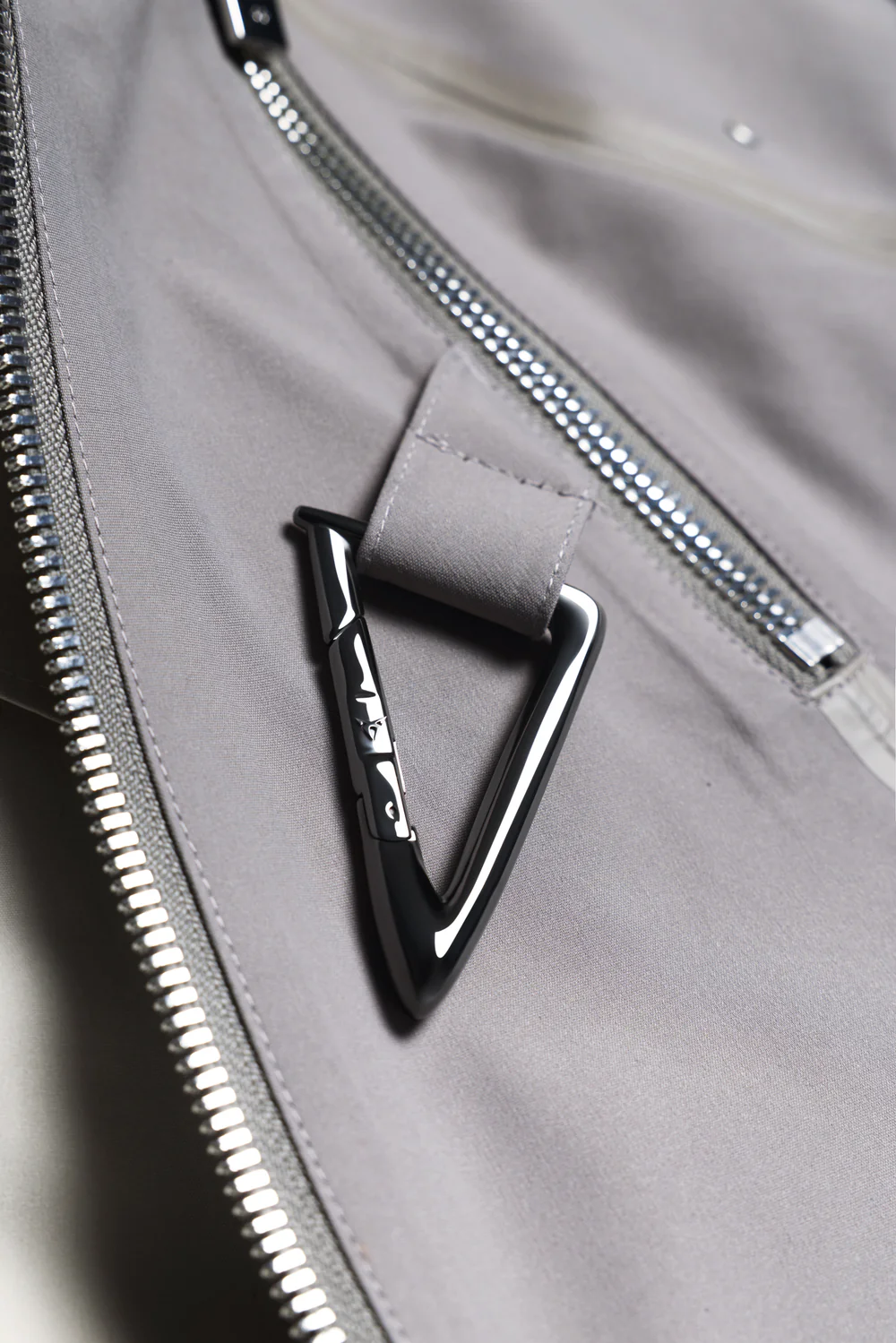 Original Cupra Schlüsselanhänger dreieckig gländend anodisiert Edelstahl  MAM x Cupra