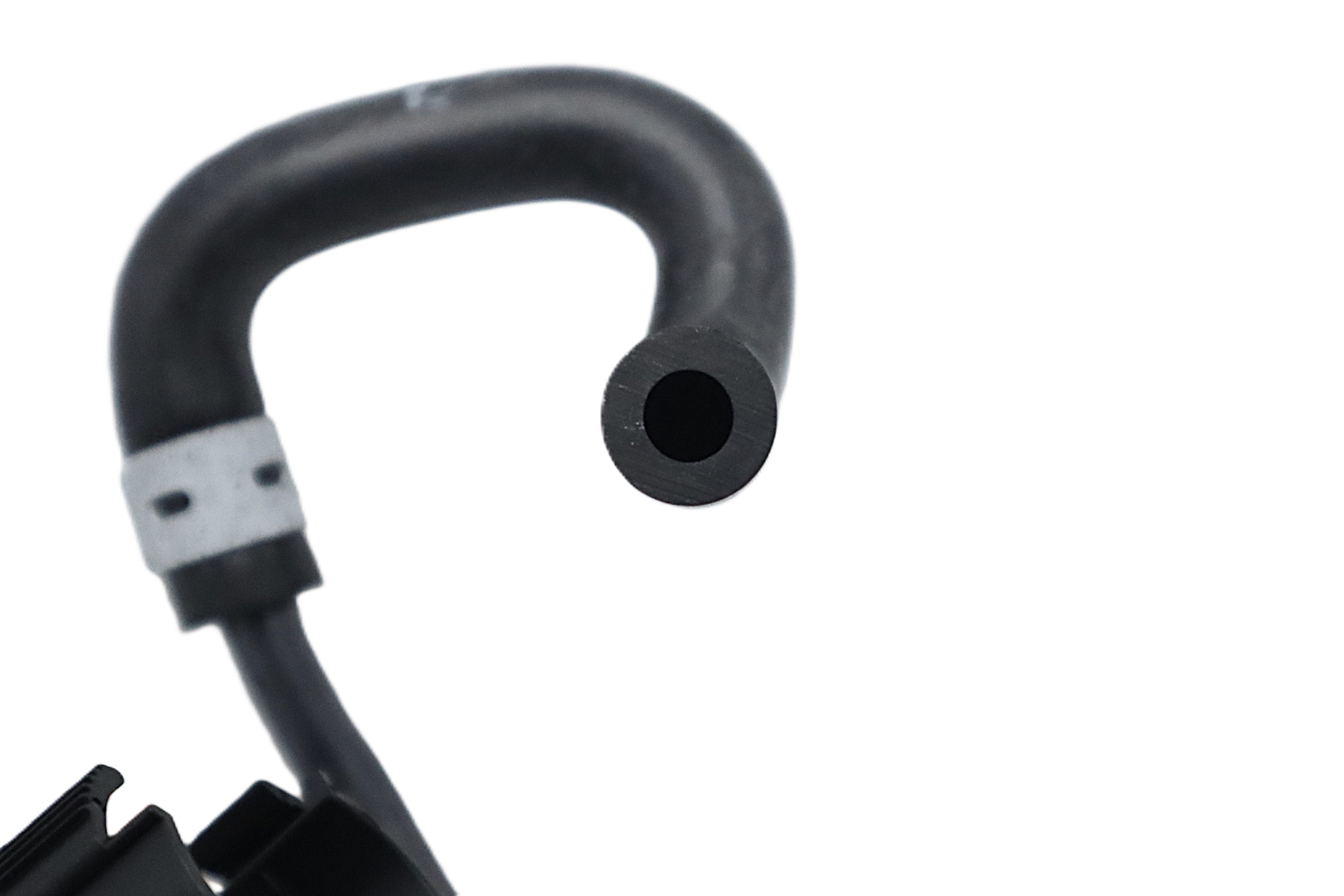 Original Audi A4 A6 A7 Q5 Entlüftungsschlauch mitte oben