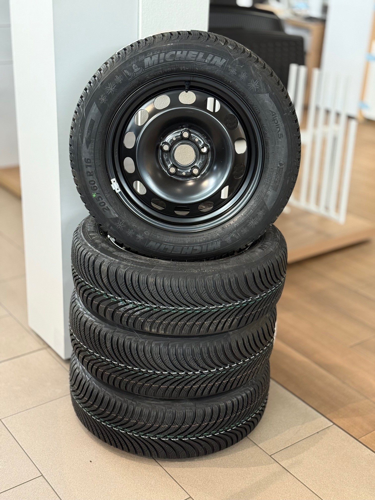 VW T-Roc Winterkomplettrad Stahl 205/60 R16 92H Michelin