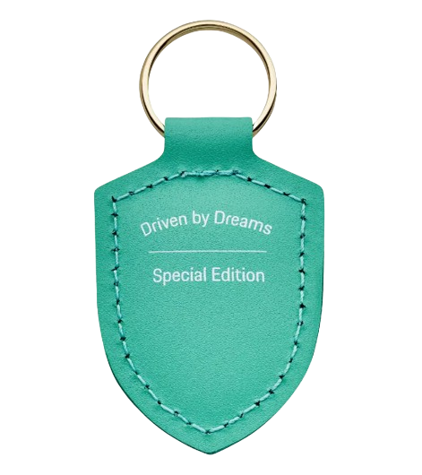 Porsche Schlüsselanhänger Wappen „Driven by Dreams“ – 75Y Mintgrün