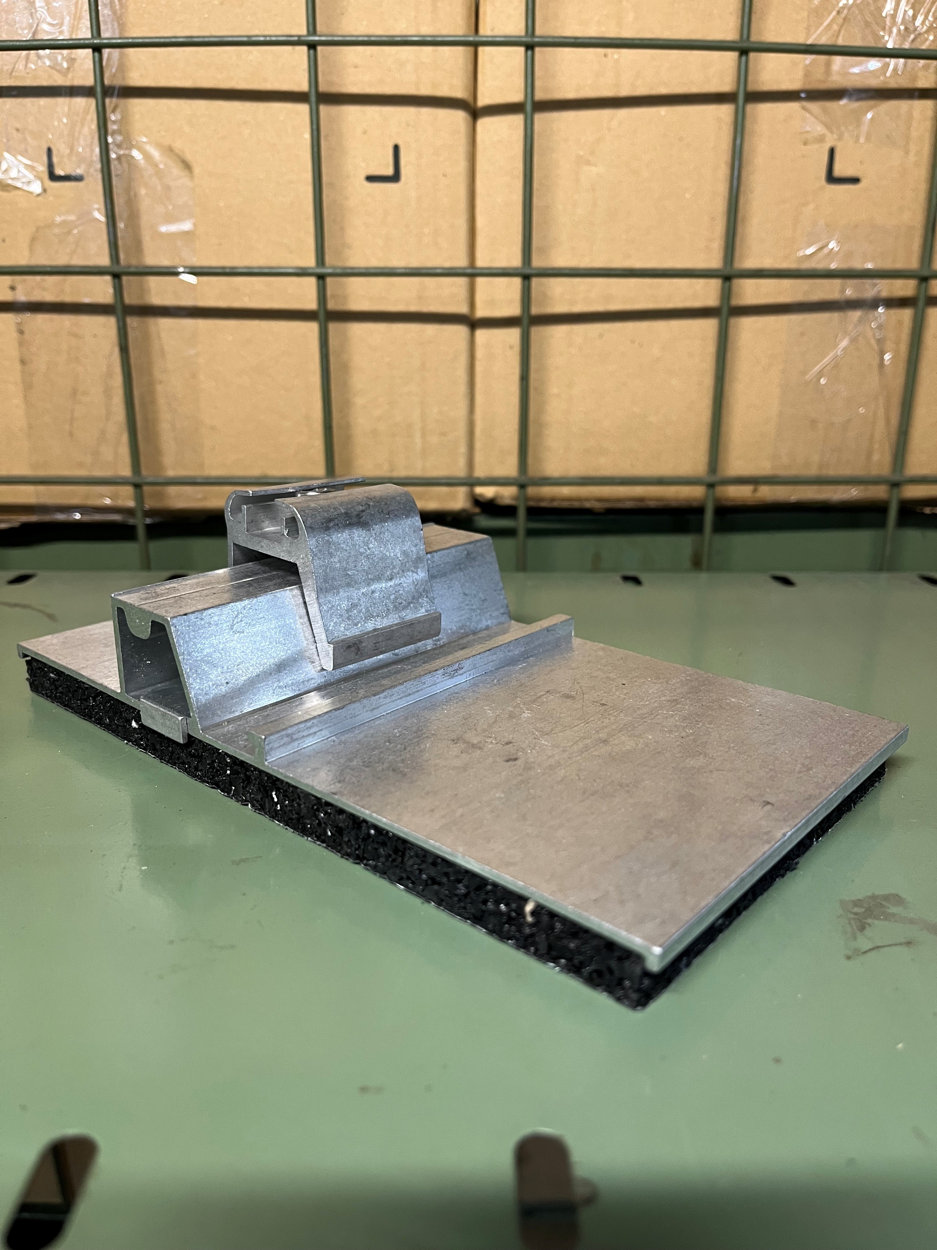 SL-Rack FLA Bodenschuh mit Bautenschutzmatte